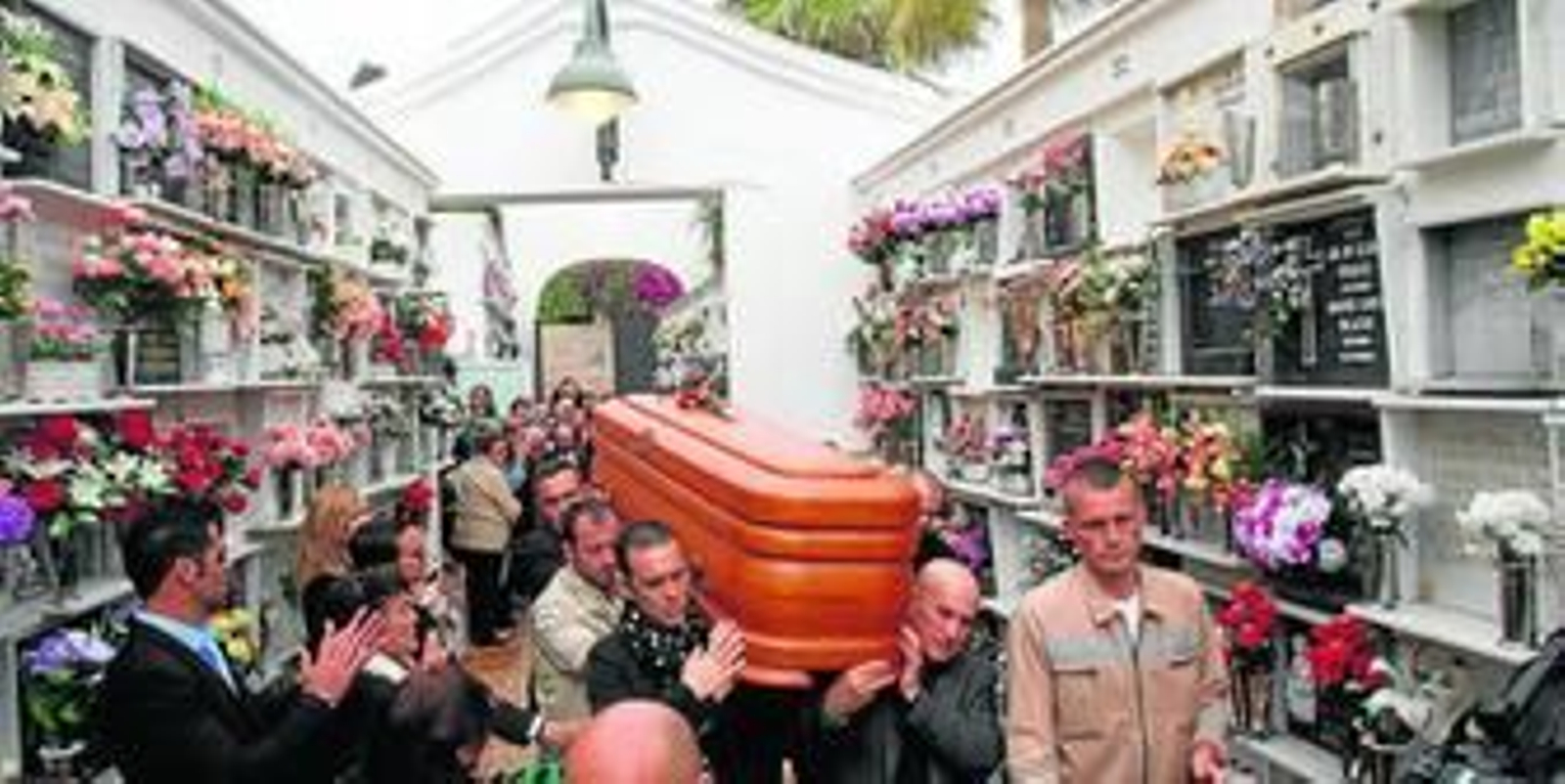 "Se fue la 'loba', la del fuego en la garganta"