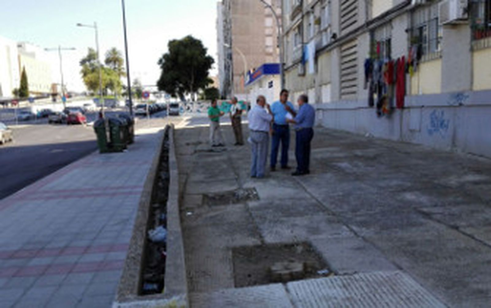 Quejas vecinales por el "estado lamentable" de la plaza del Cabeceo
