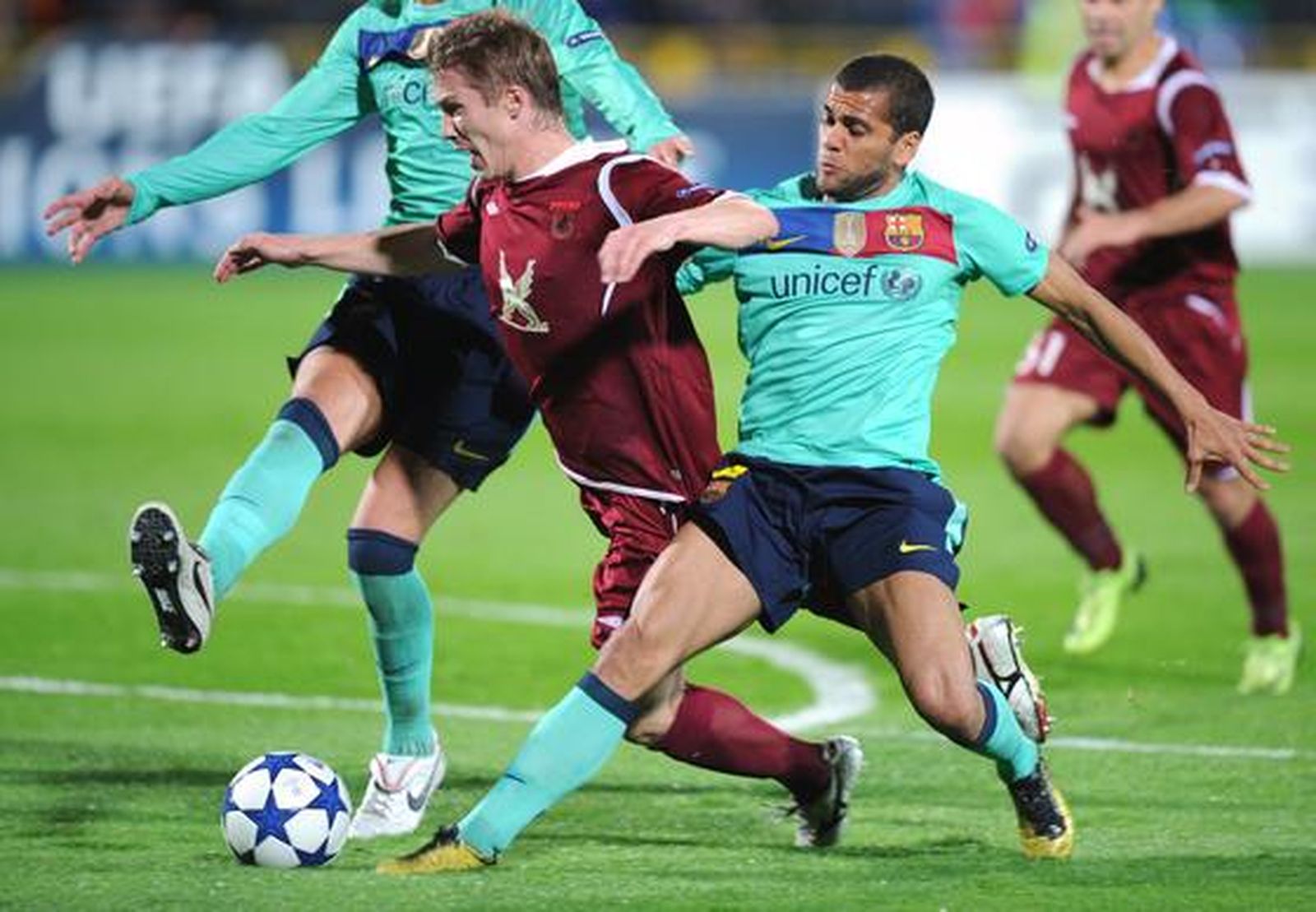 El Barcelona no puede pasar del empate en Rusia frente al Rubin. / AFP