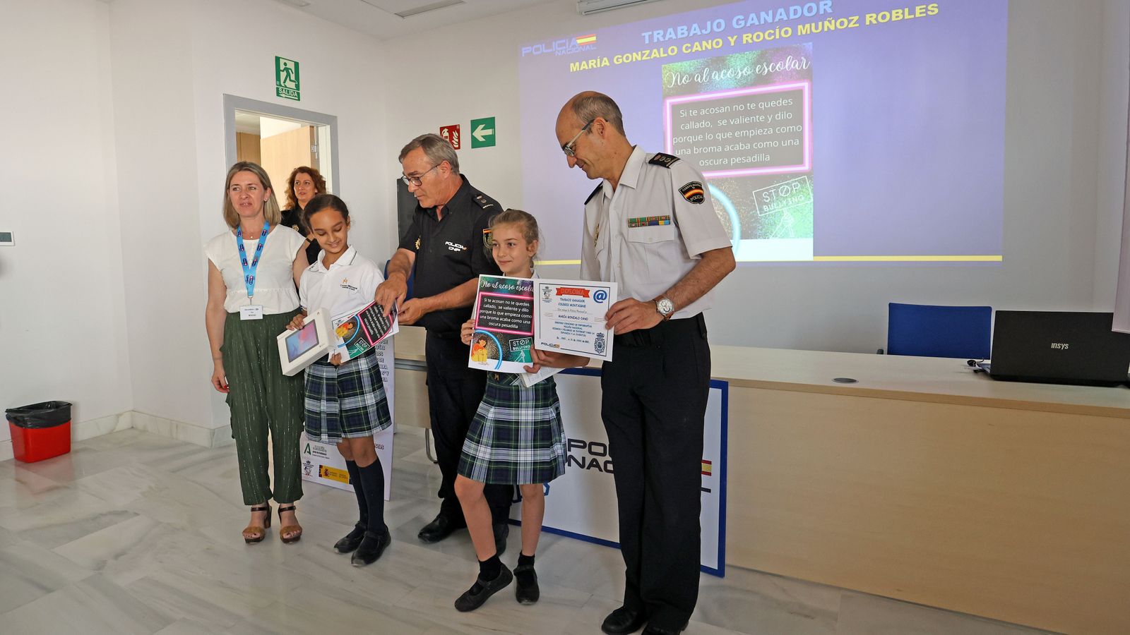 Premios del 2º concurso de infografías sobre los riesgos de internet para alumnos de 5º y 6º de primaria