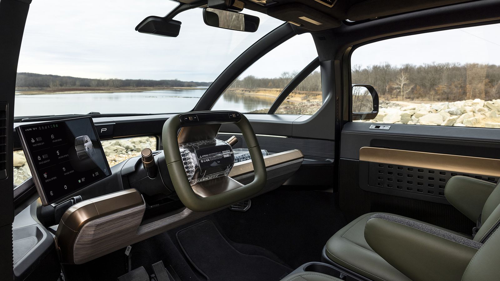 La dirección es por cable, lo que permite que su módulo se sitúe en diferentes posiciones, ángulos y alturas,.