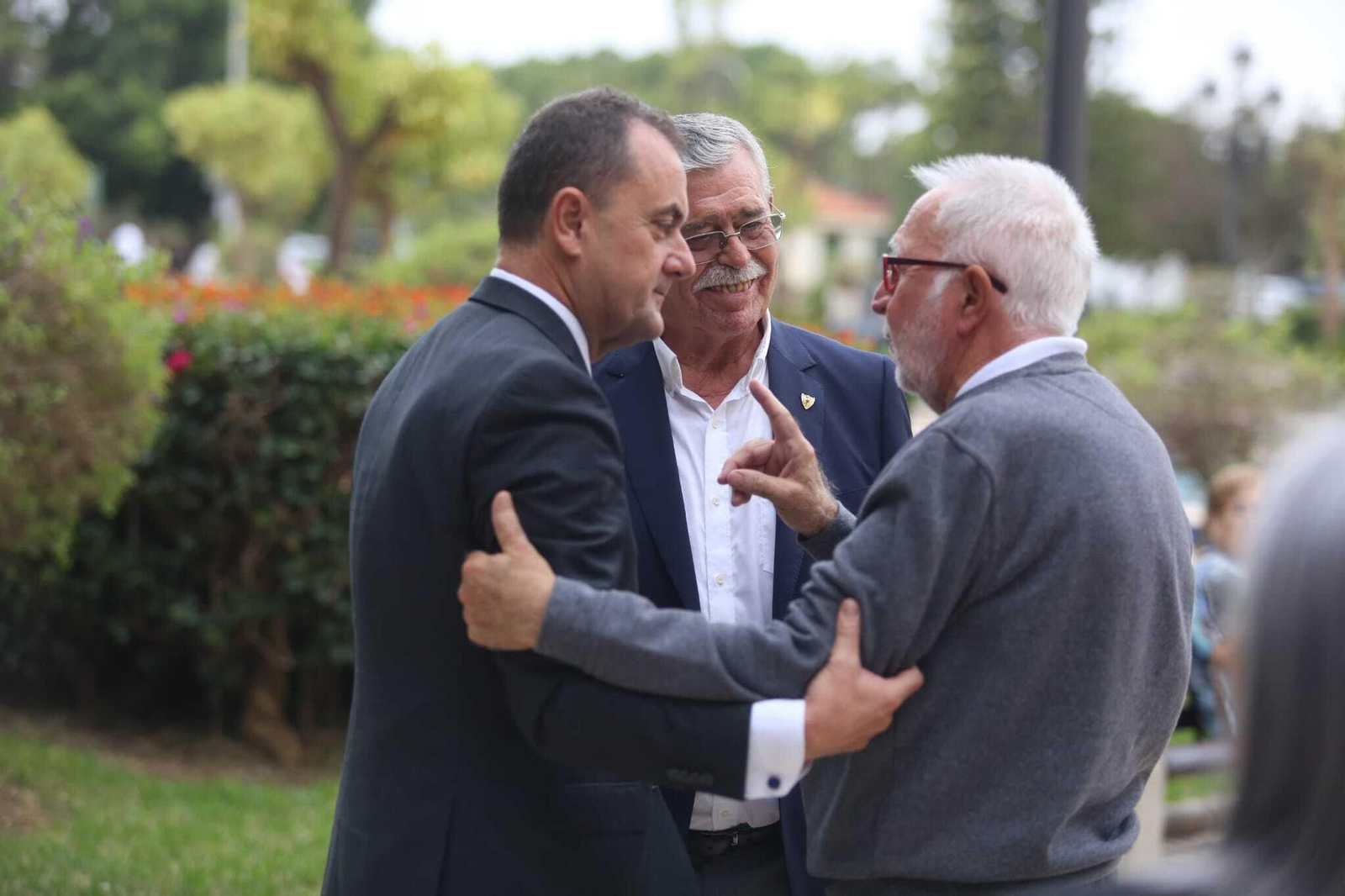 Masivo y emotivo último adiós a José María Martín Urbano