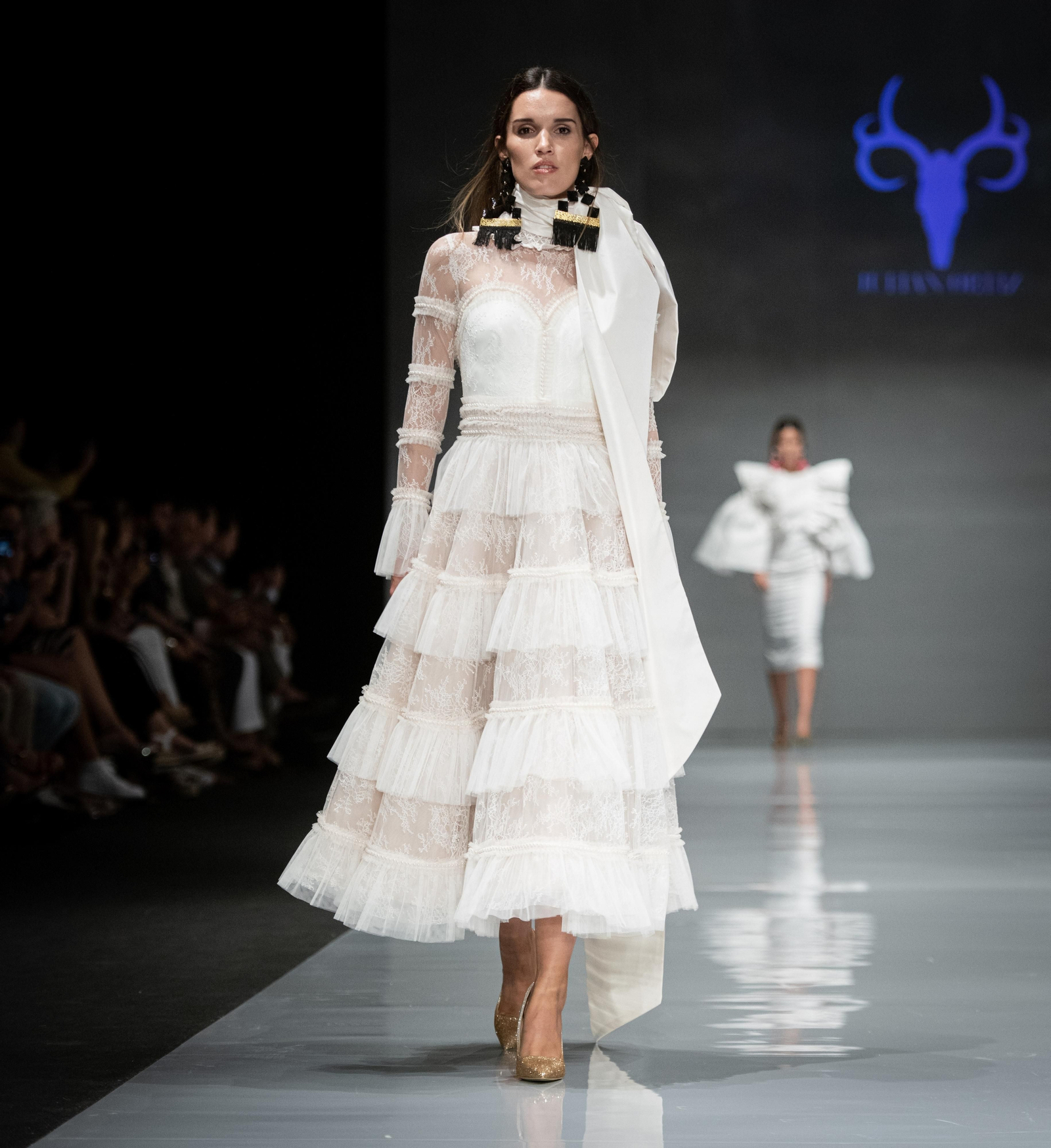 Raices, una revisión a sus orígenes a través de la moda del diseñador Julián Ortiz