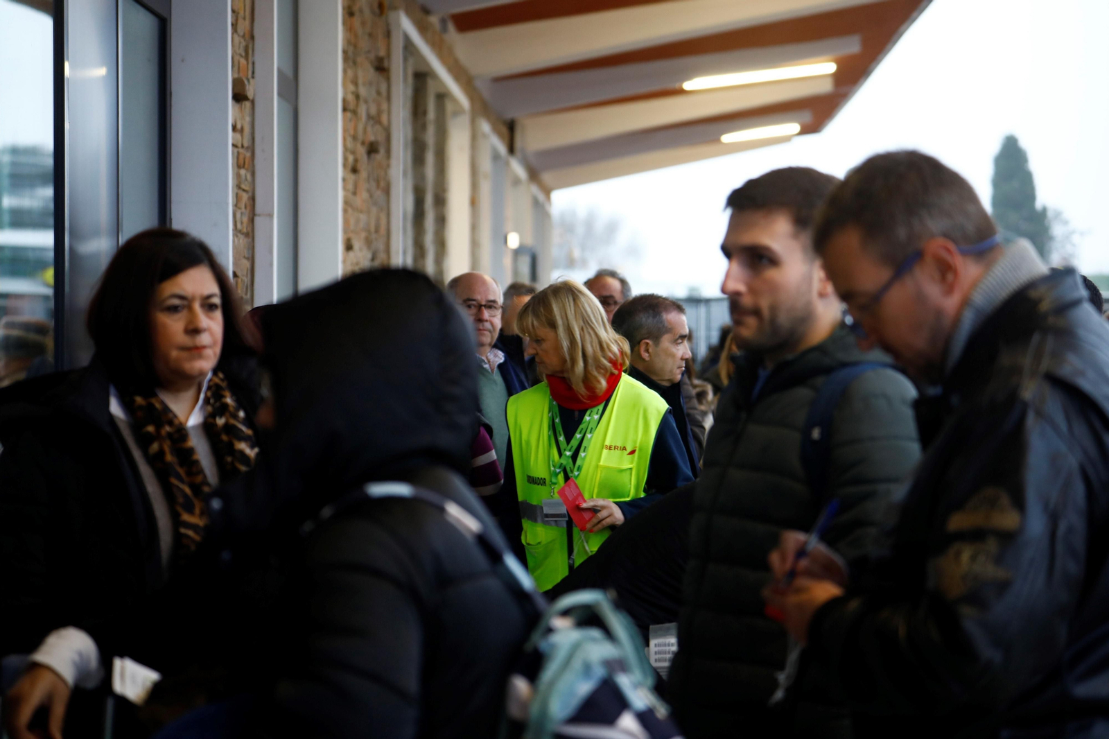 El despegue del el primer vuelo chárter a Europa en el aeropuerto de Córdoba, en imágenes