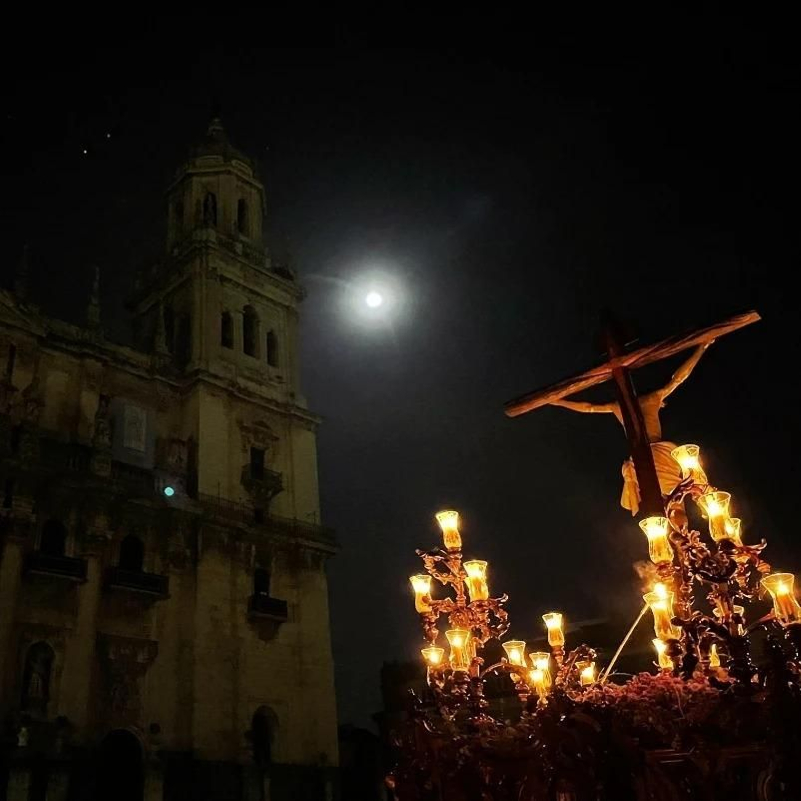 Procesión del Silencio en el entorno de la catedral