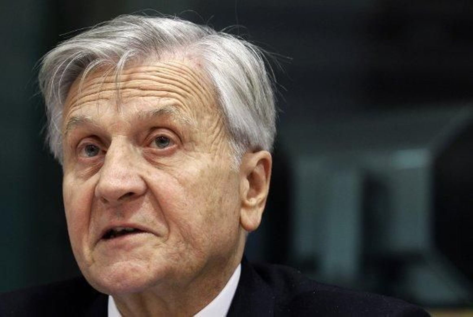 Trichet reclama recapitalizar la banca antes de que sea tarde