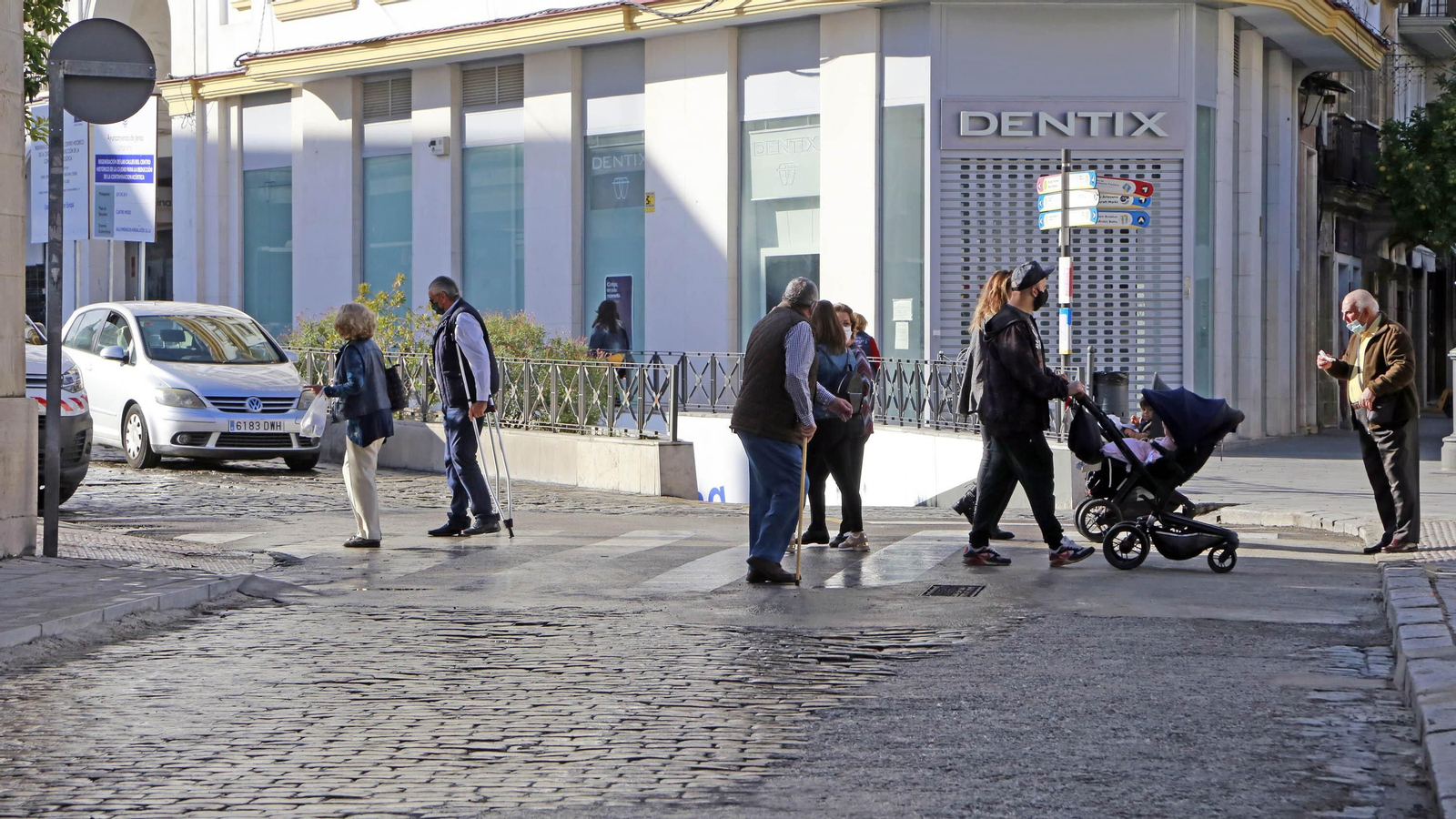 La plaza Esteve recupera la normalidad y a los autobuses