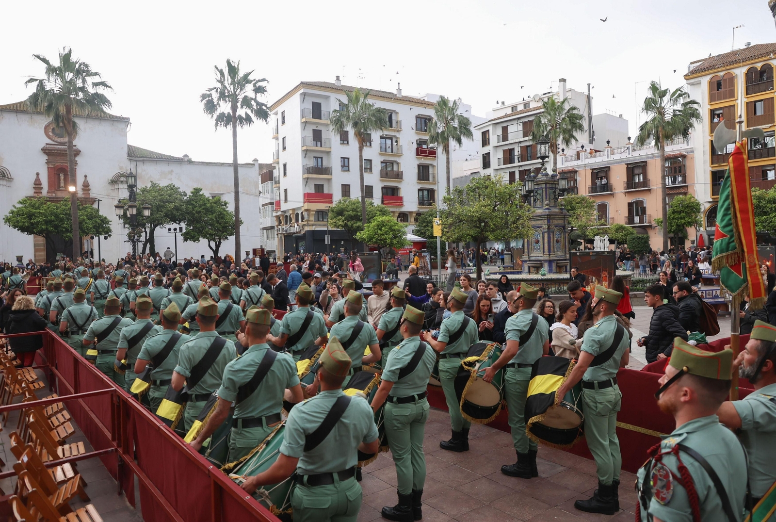 Fotos del Lunes Santo en Algeciras: Desfile de la Legión