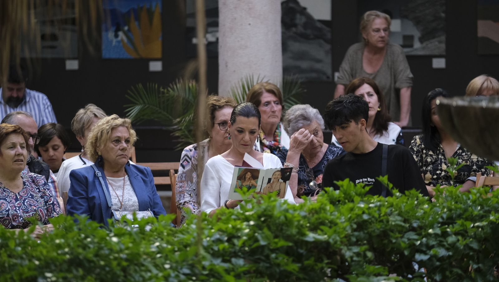 Imágenes del desfile benéfico contra el cáncer, en la Escuela de Artes de Almería