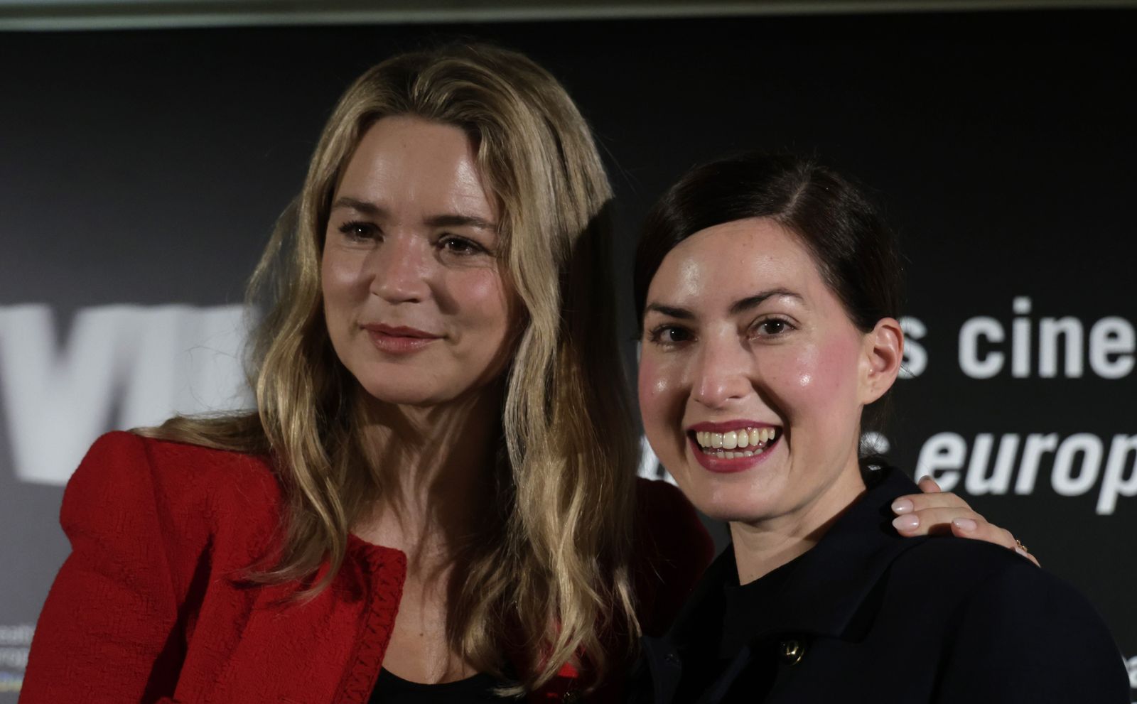 Virginie Efira y Rebecca Zlotowski, en una rueda de prensa en el Hotel Sevilla Center.