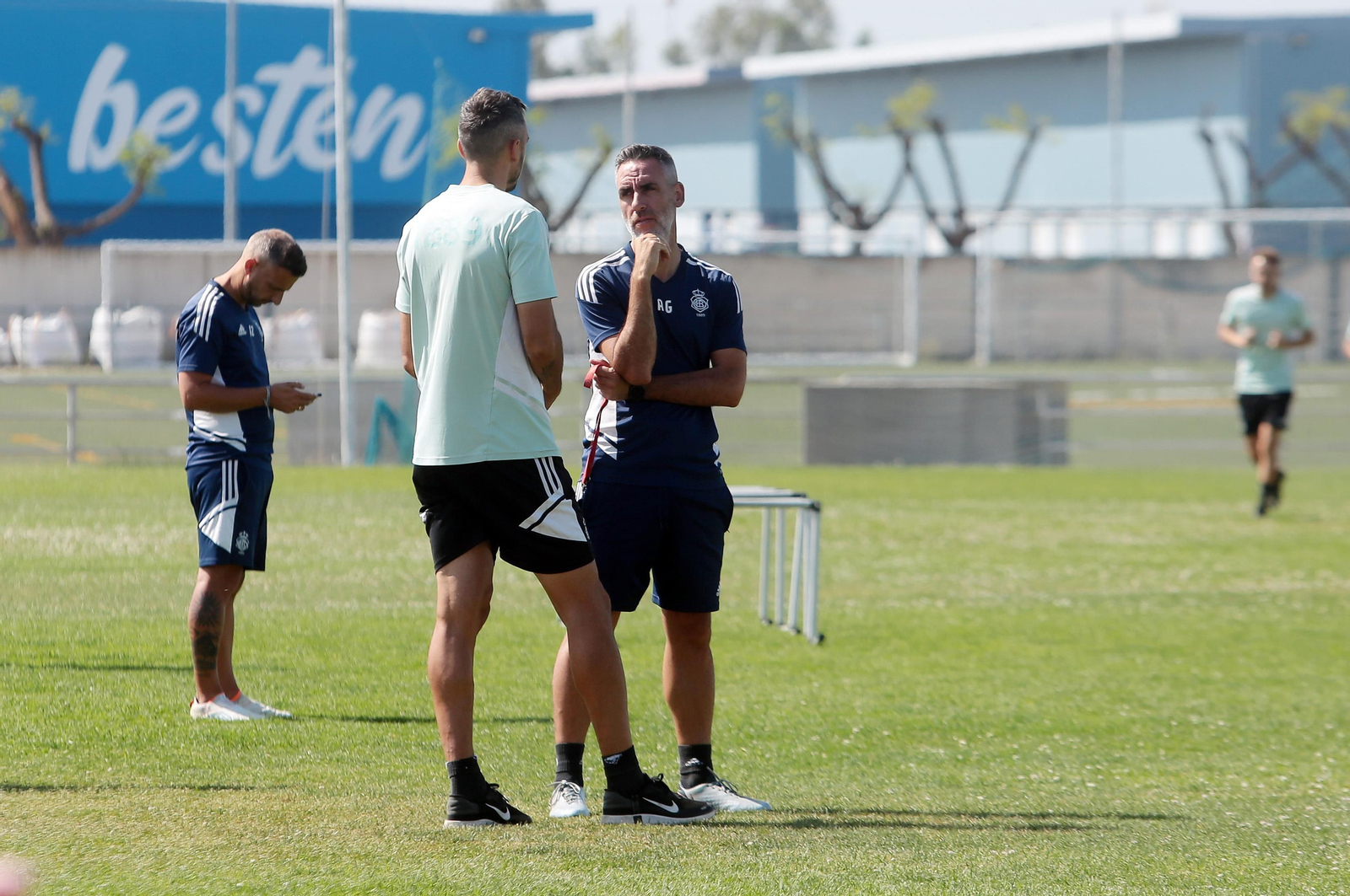 Imágenes del entrenamiento del Recre en la Ciudad Deportiva