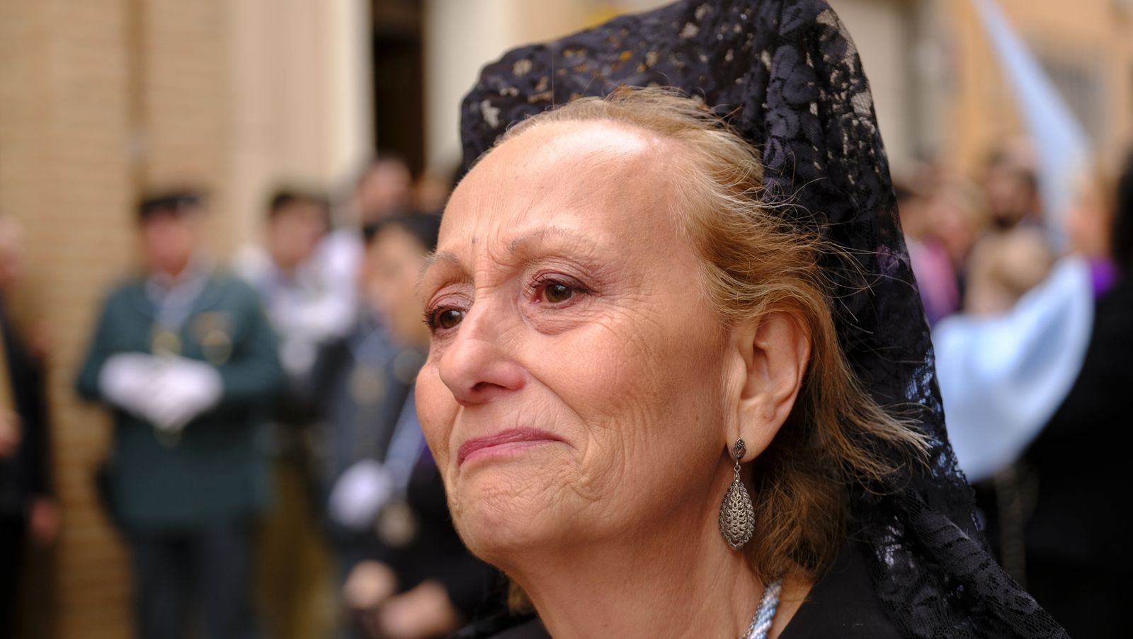 La Procesión de Los Ángeles de sobrepuso a la lluvia, en imágenes