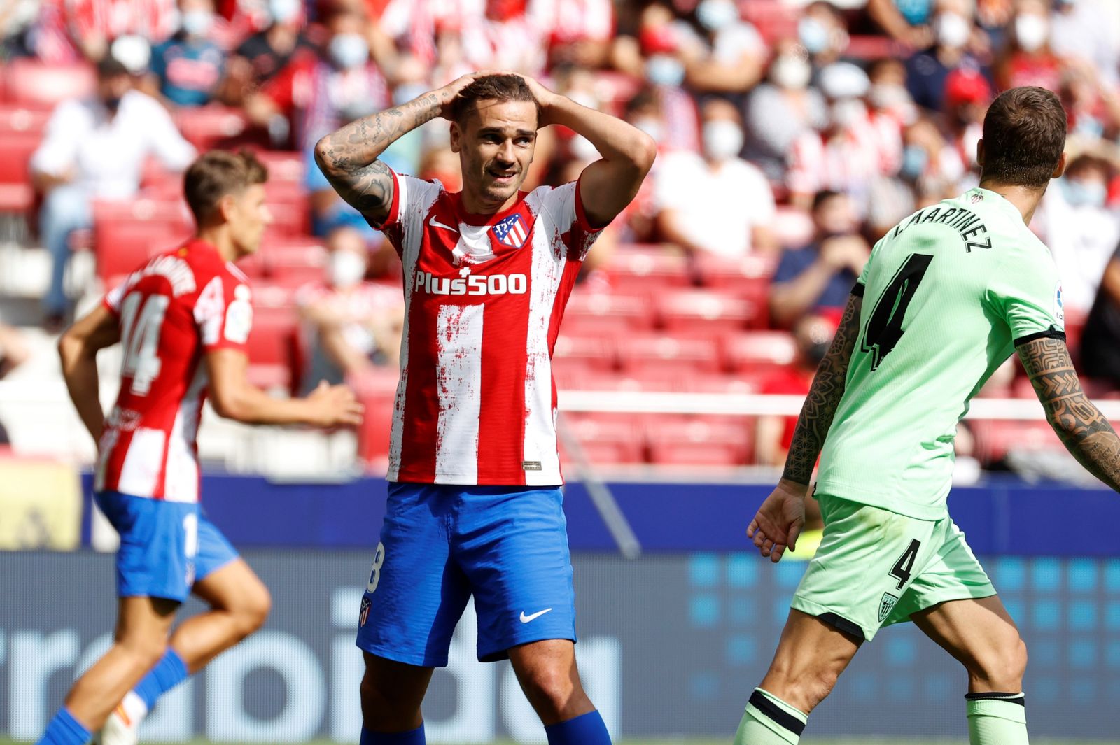 Griezmann se lamenta ante una ocasión fallada en el Atleti-Athletic Club de Liga.