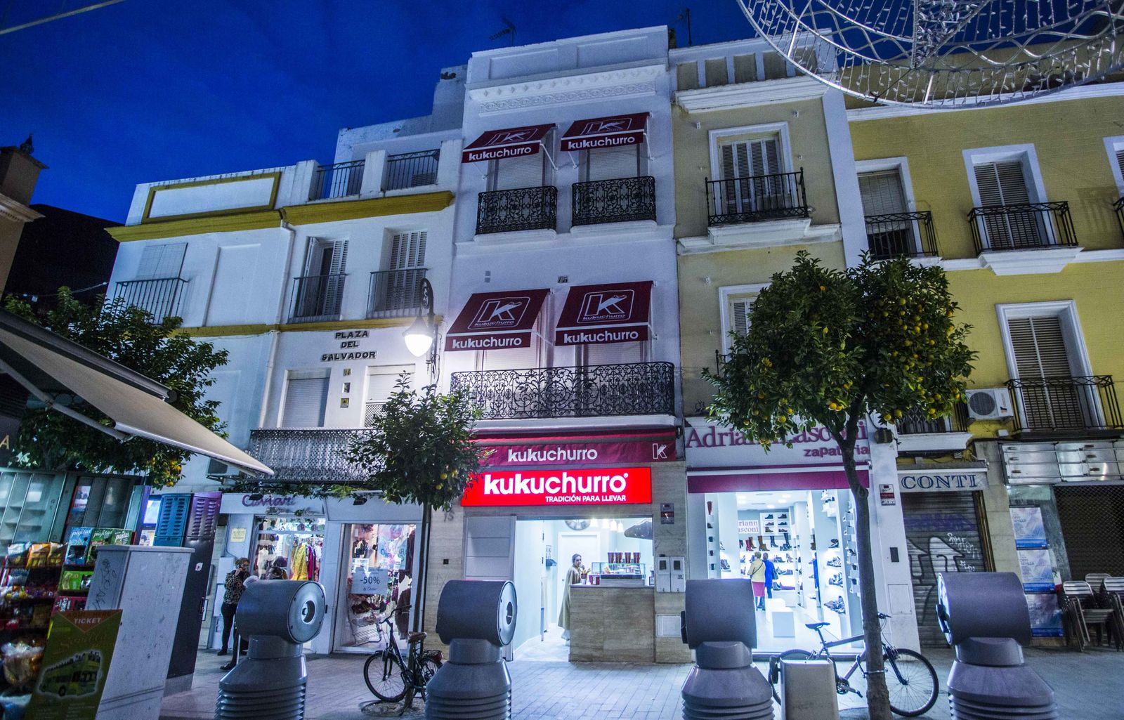 El negocio de churros se encuentra en el número 15 de la Plaza del Salvador.