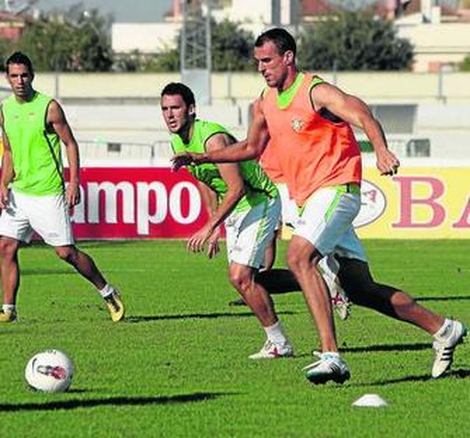 Amaya, en un entrenamiento reciente con Isidoro y Ustaritz.
