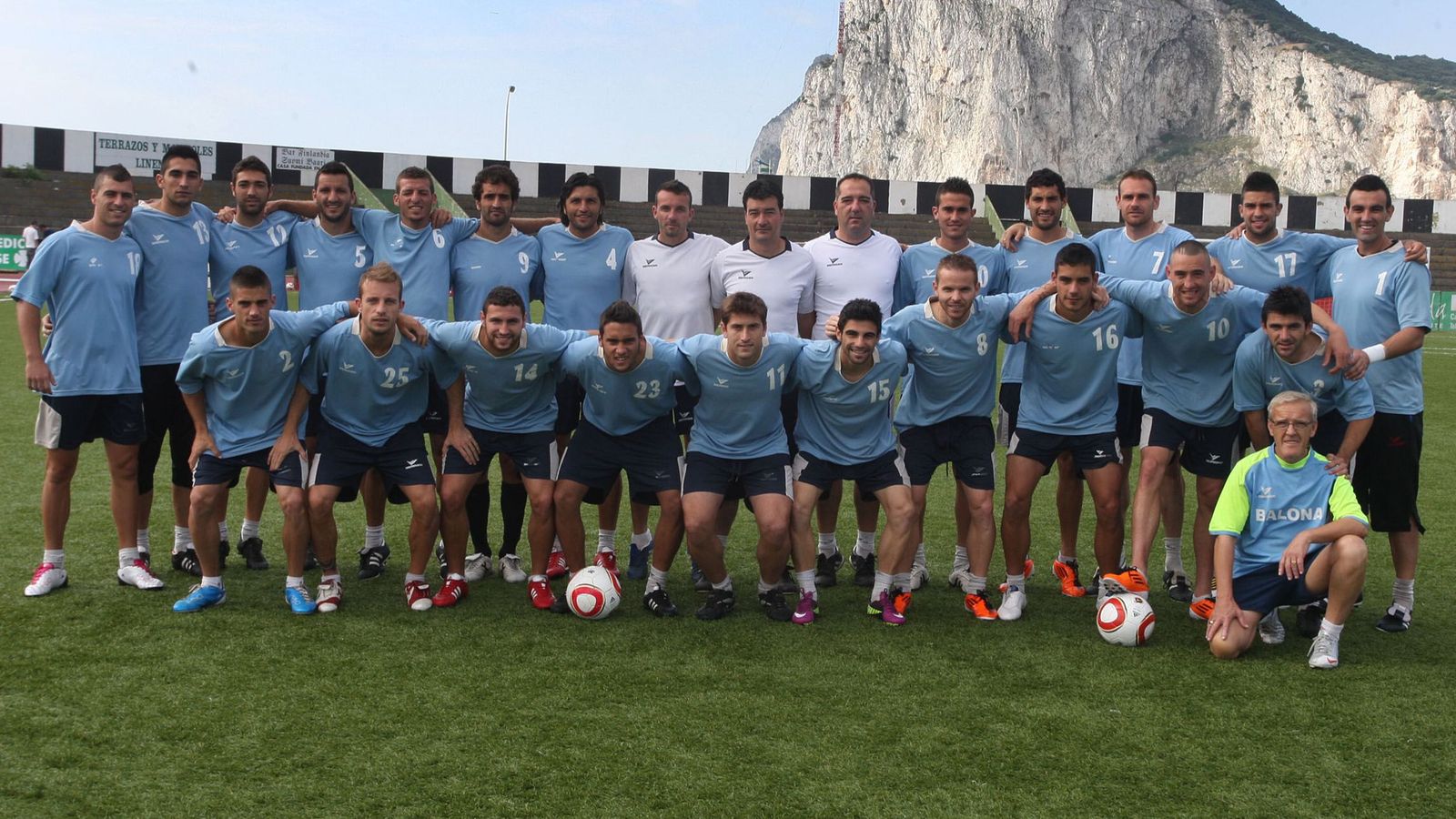 La plantilla de la Balona 2010-11, un día antes de afrontar el encuentro con el Tudelano que le dio el ascenso