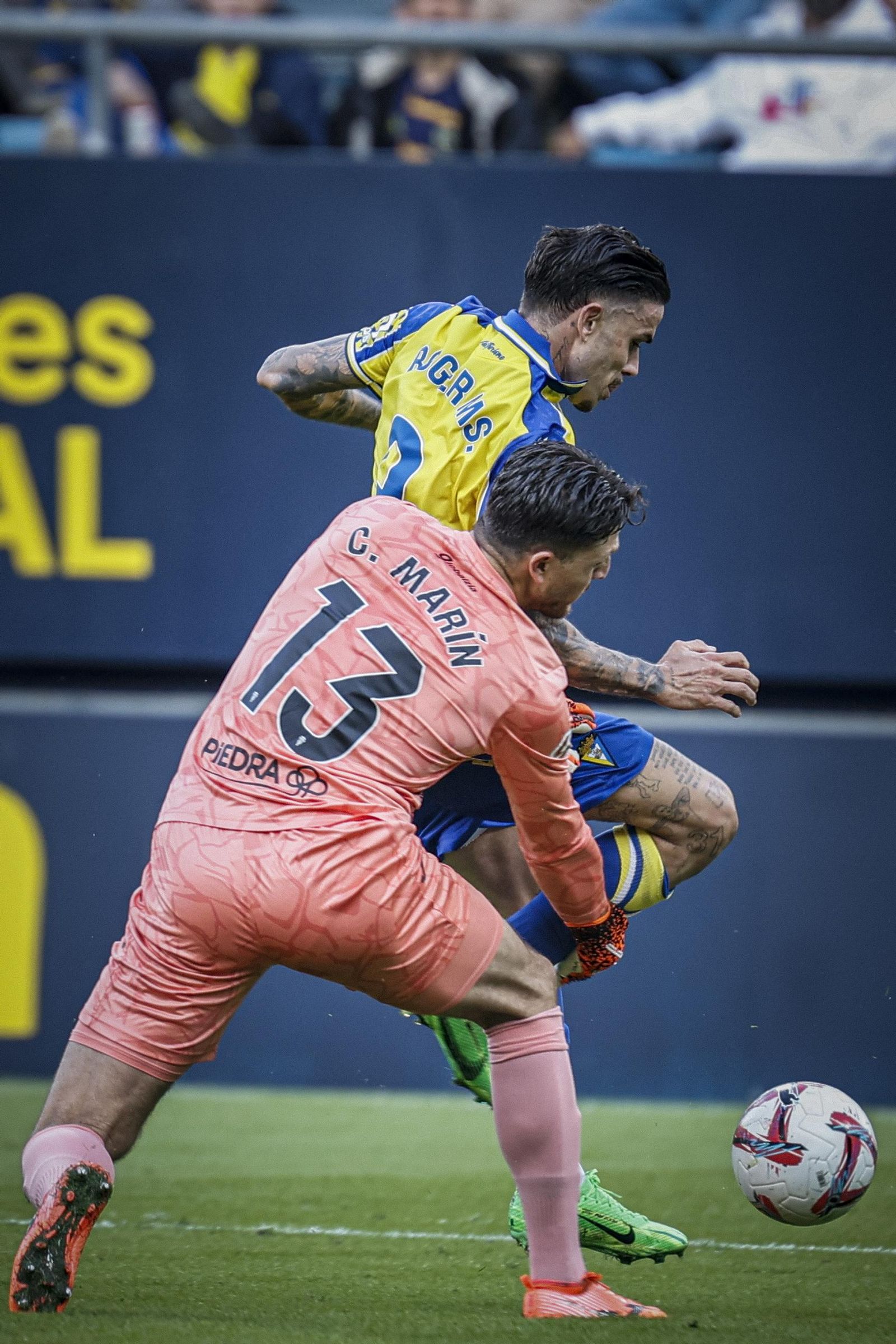 Búscate entre las imágenes del partido de fútbol entre Cádiz CF y Córdoba CF