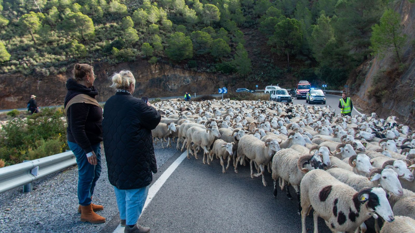 Durante el camino se han encontrado con gente que va expresamente a verlos, como Monique y Emily
