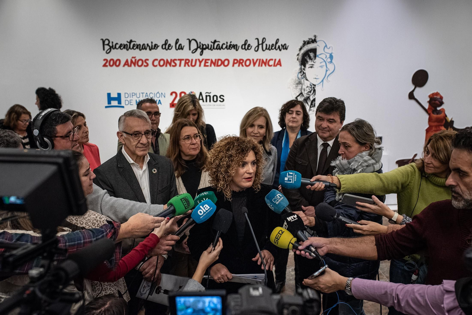 Imágenes de la inauguración de la exposición "200 años construyendo provincia"