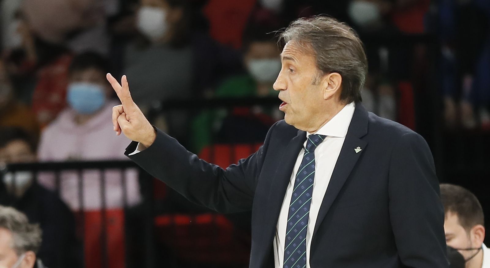 Luis Casimiro hace una indicación durante el partido ante el Urbas Fuenlabrada.