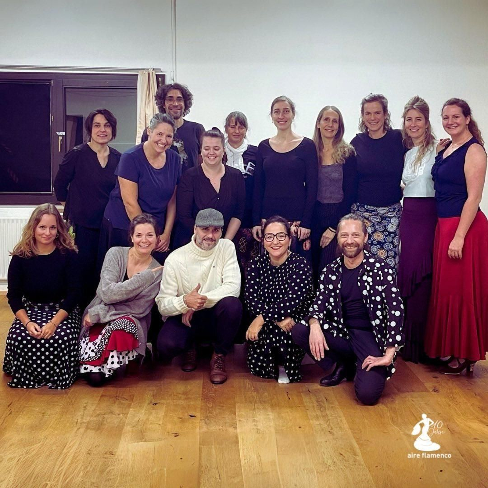 El cantaor, junto a sus cursillistas de Zurich.