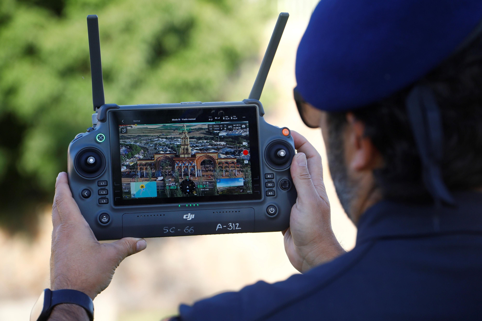 Las imágenes de los drones de la Policía Nacional que vigilan la Feria de Córdoba Las imágenes de los drones de la Policía Nacional que vigilan la Feria de Córdoba