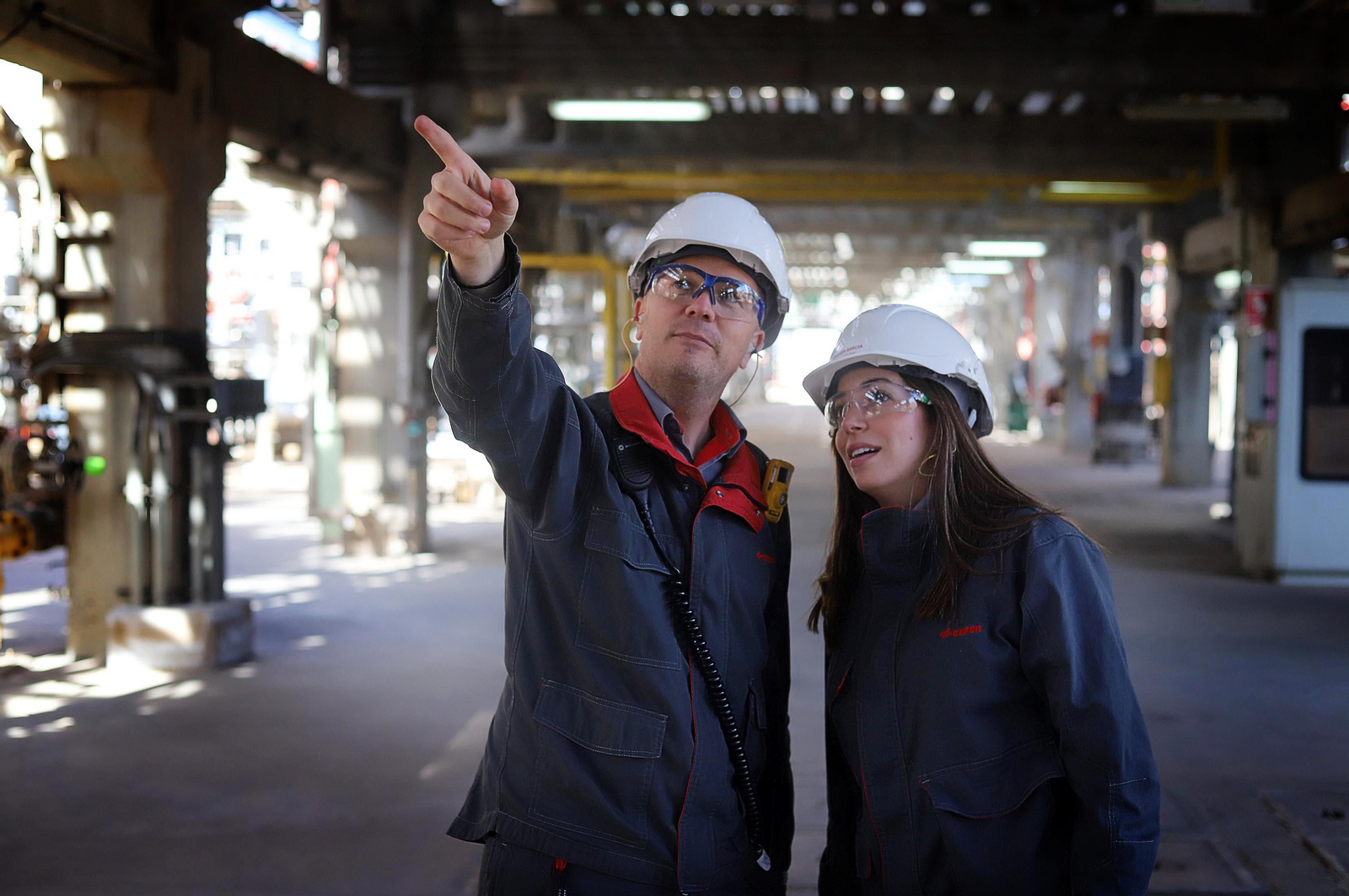 Cepsa fabrica combustible sostenible en el polo energético de La Rábida (Huelva) a partir de huesos de aceituna y otros residuos vegetales, en imágenes