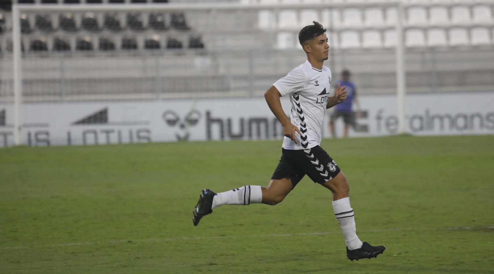 Las fotos del Balona - Estepona de pretemporada en el Ciudad de La Línea (1-1)
