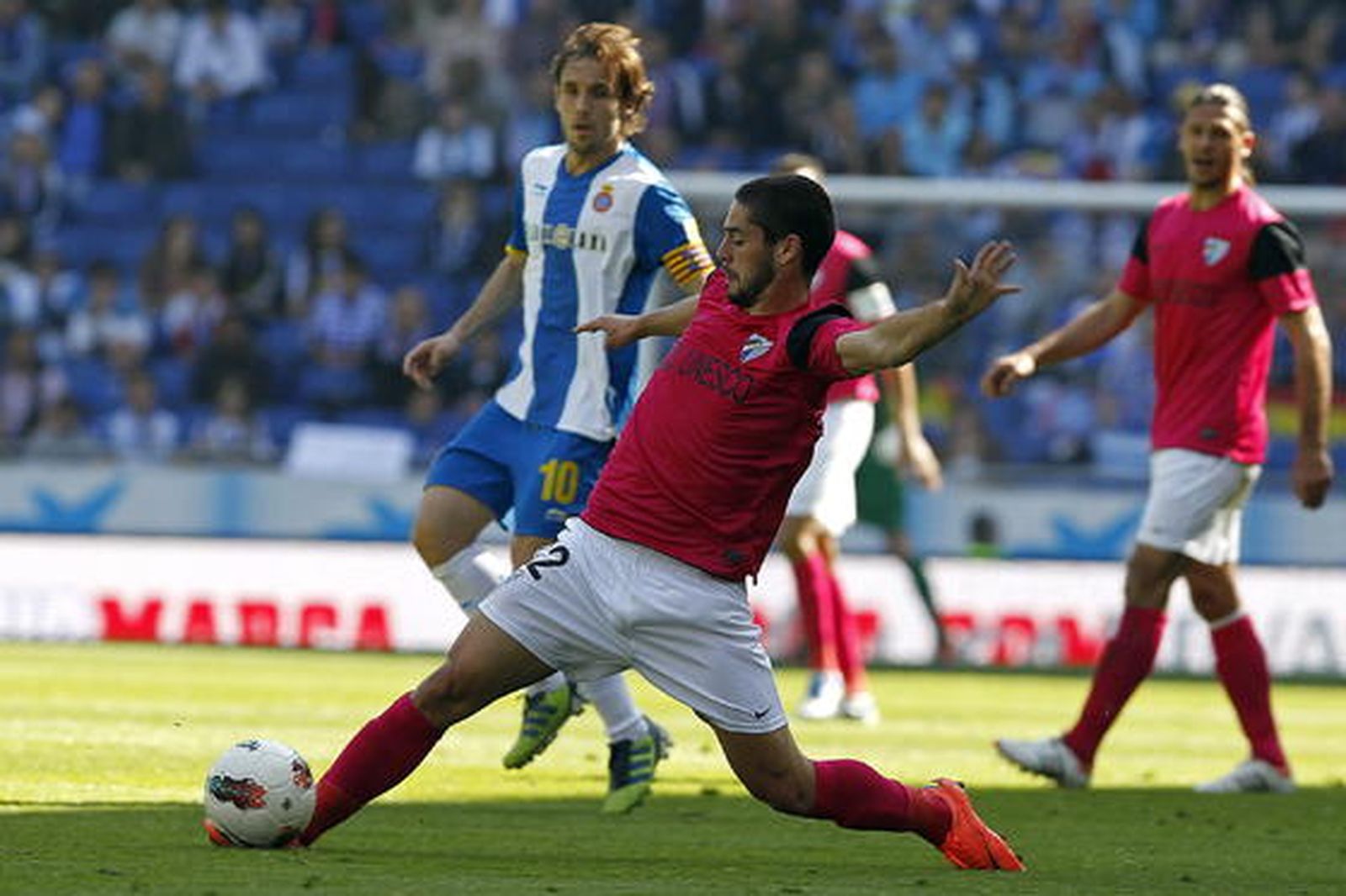 El Málaga remonta un partido, esta vez uno que se había puesto muy complicado, para igualar con el Valencia en la tercera plaza.  


Foto: EFE