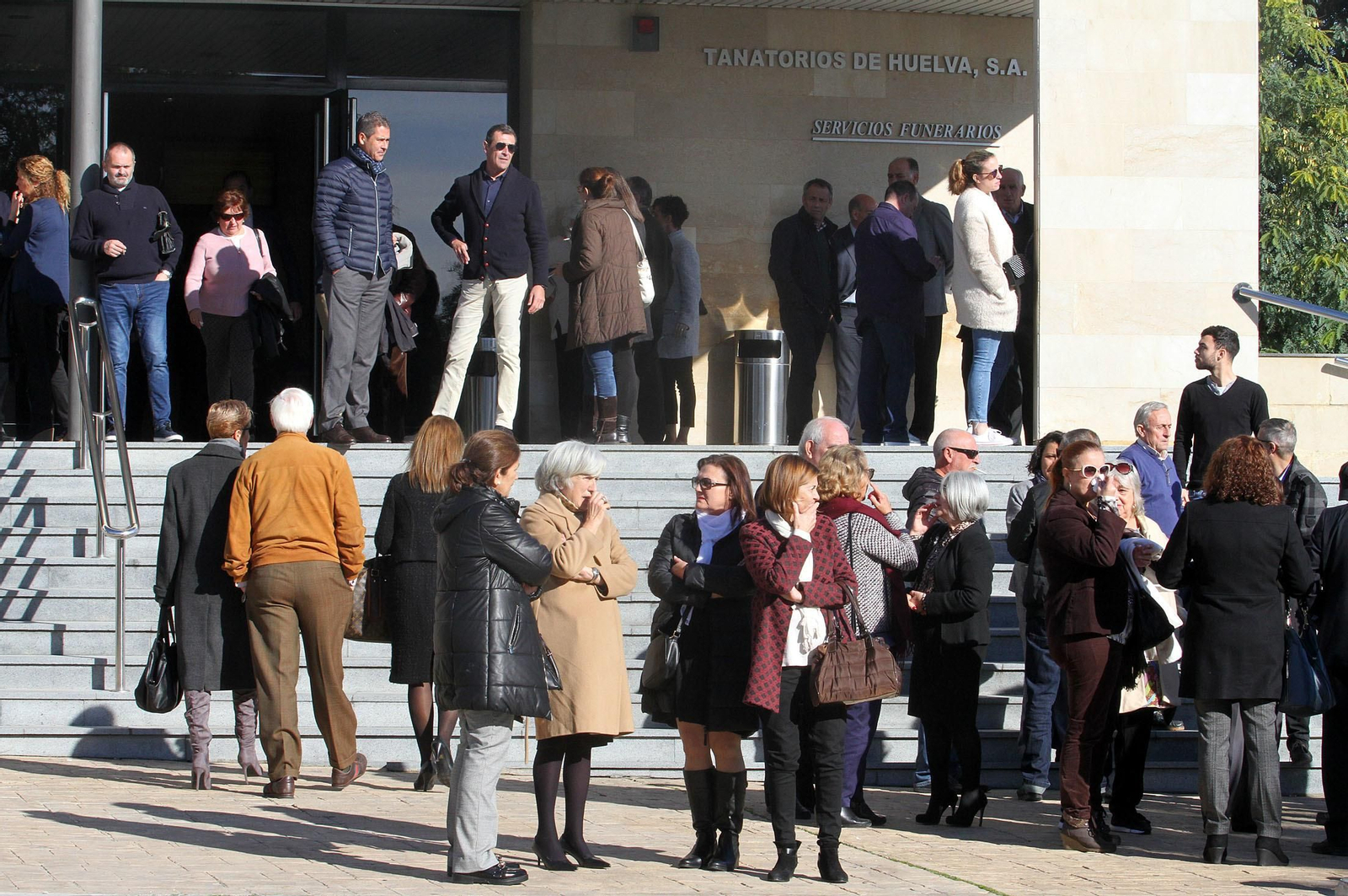 Condolencias a la familia García Palacios durante la mañana en el tanatorio, en imágenes