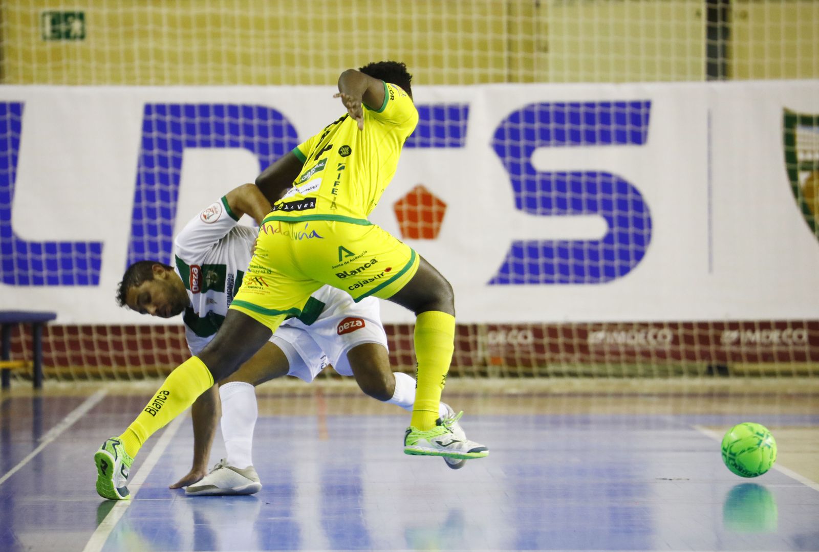 La derrota del Córdoba Futsal ante el Jaén Paraíso Interior, en imágenes