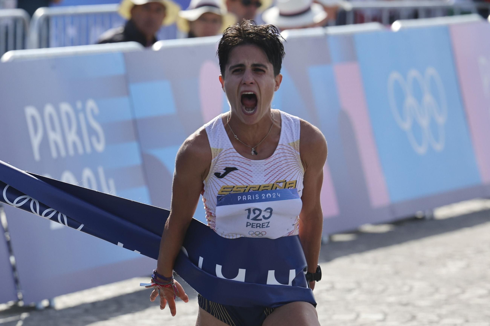 María Pérez entrando a meta en los Juegos Olímpicos de París.