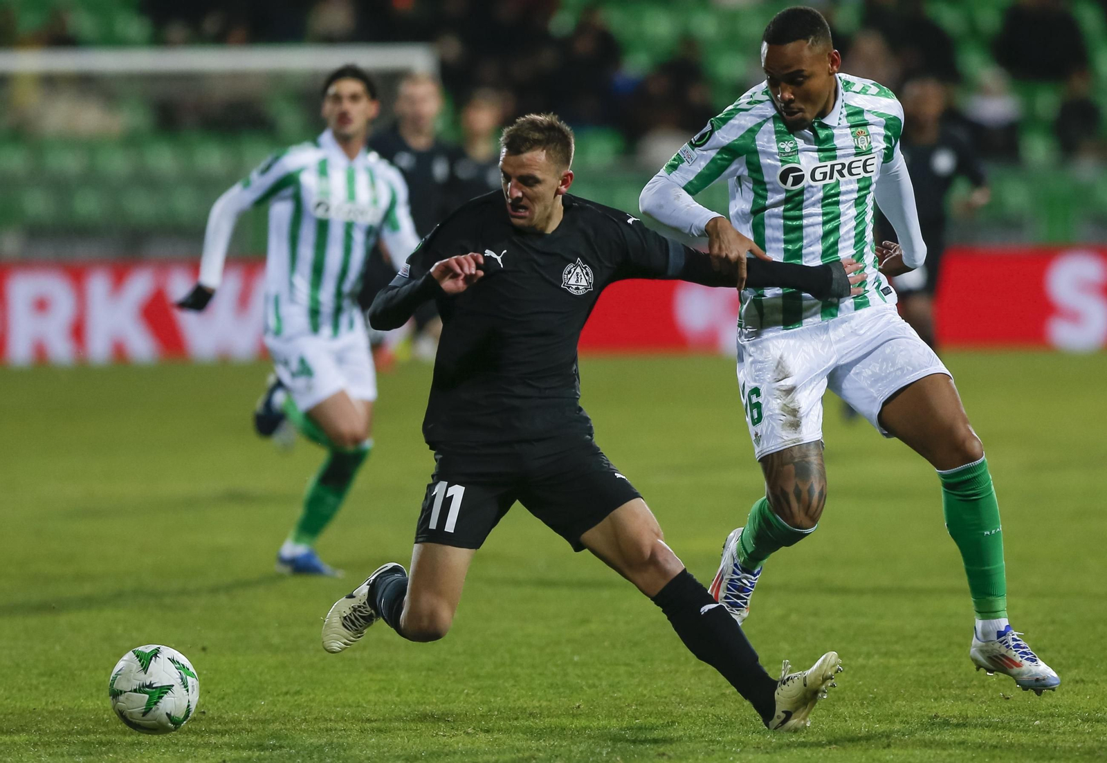 Las fotos del Petrocub-Betis de Conference League