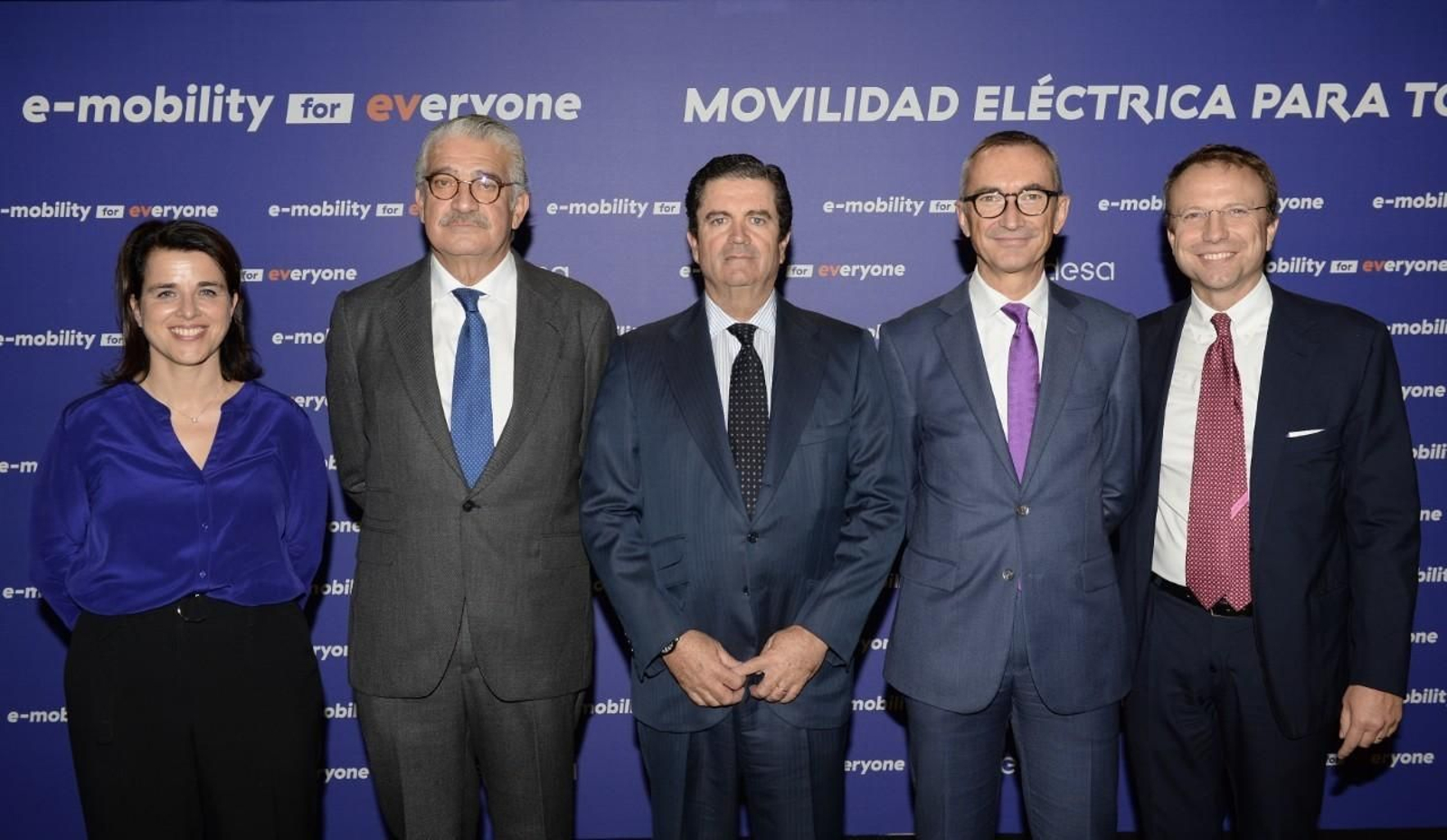 De izquierda a derecha, Elena Bernárdez, responsable e-mobility de Endesa X; José Bogas, consejero delegado de Endesa; Borja Prado, presidente de Endesa; Josep Trabado, director general de Endesa X; y Franceso Venturini, Head Enel X.
