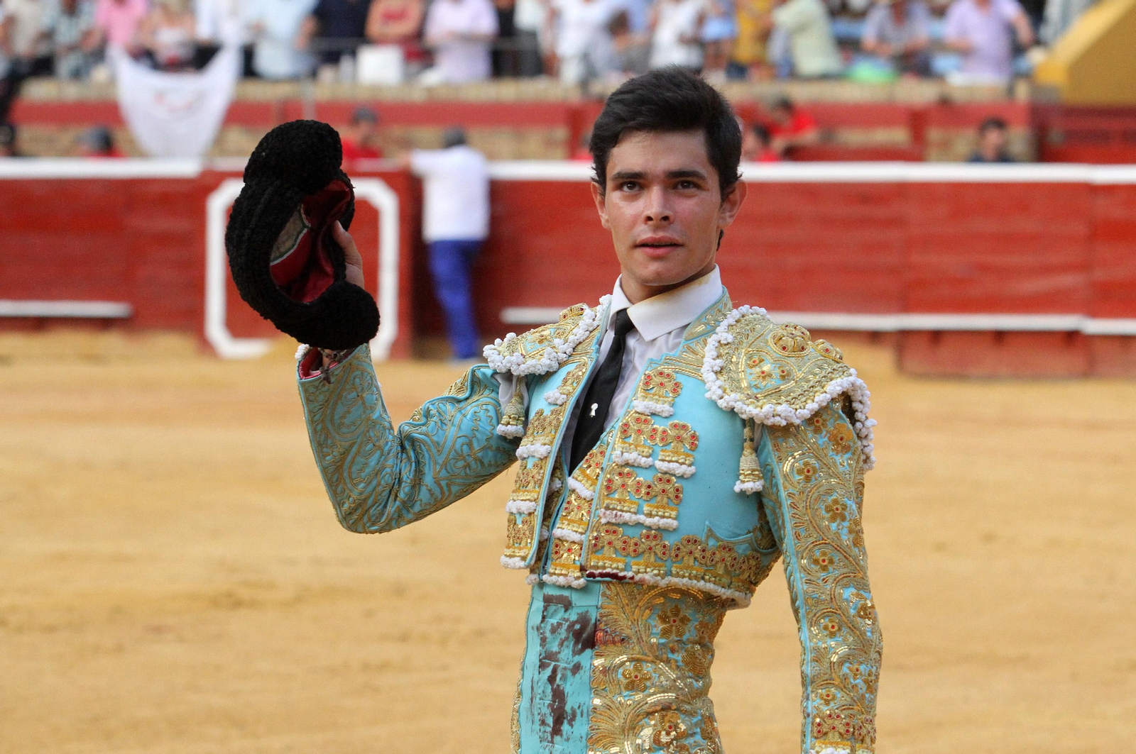 Juan Silva "Juanito" sale a hombros en la Plaza de toros La Merced, en imágenes