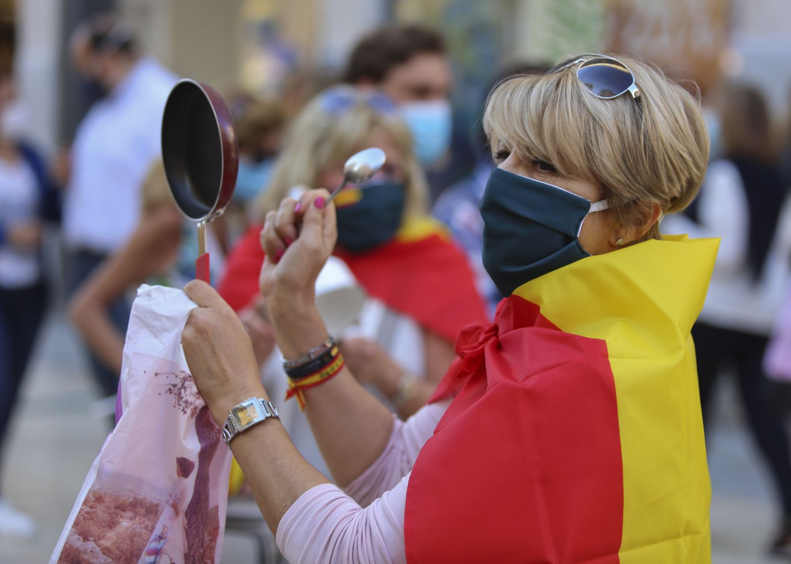 Las fotos de la cacerolada en Málaga contra el Gobierno por el coronavirus