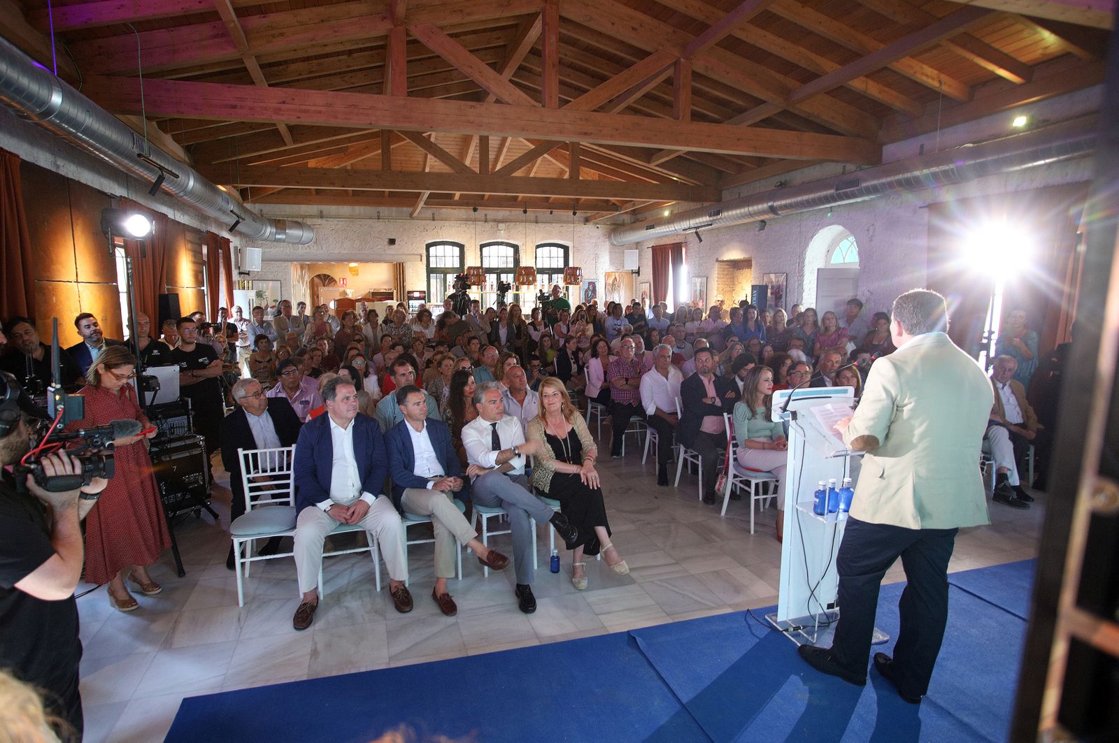 Imágenes del acto de la candidata Pilar Miranda acompañada por Elías Bendodo