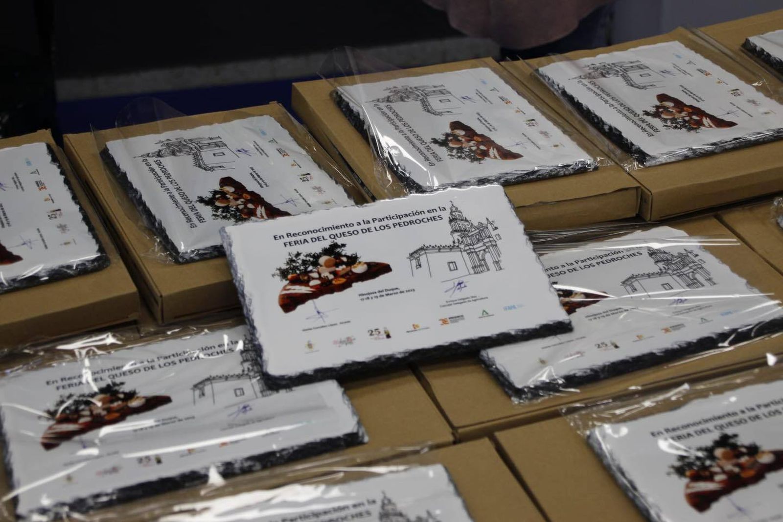 La clausura de la I Feria del Queso de Los Pedroches en Hinojosa del Duque, en imágenes