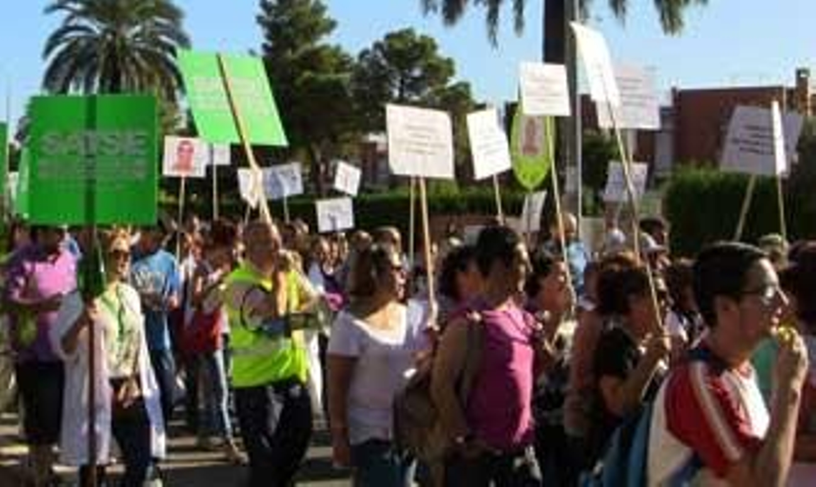 Vecinos de Badolatosa promueven una marcha atlética hasta Sevilla para pedir un médico 24 horas