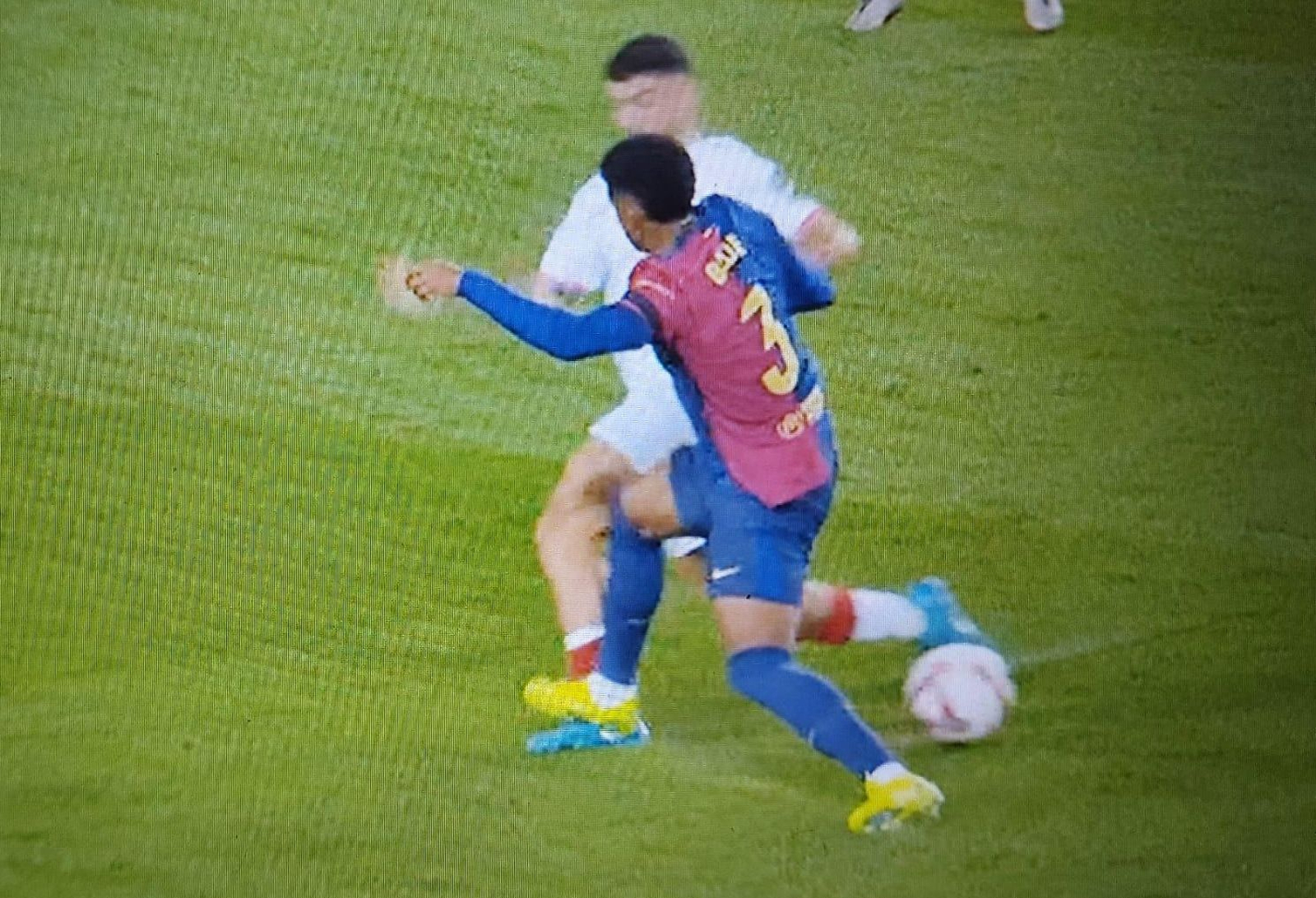 Momento del pisotón de Balde a Isaac desde otra perspectiva.