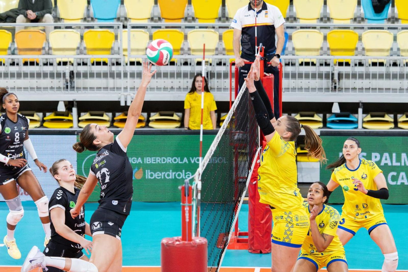 Delagrammatikas intenta evitar la defensa local.