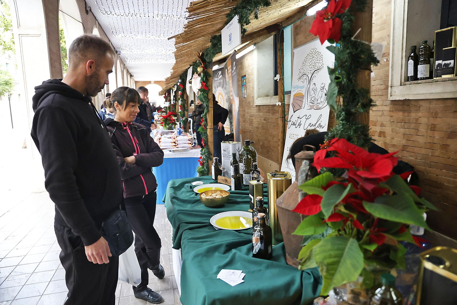 Muestra de aceites y quesos en la Diputación de Huelva (18)