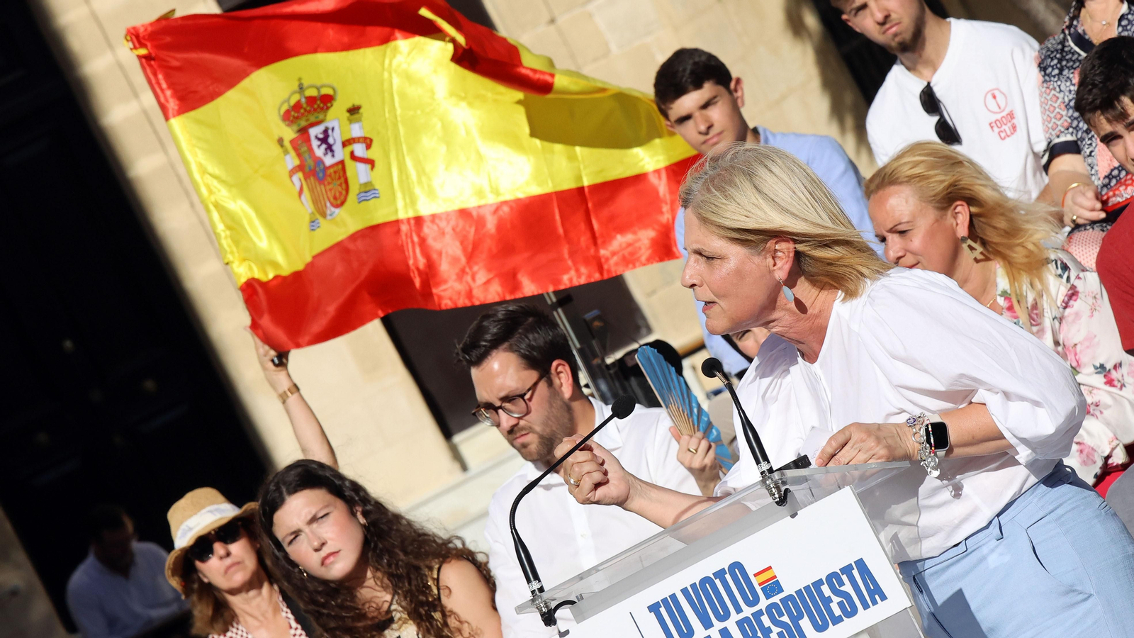 Dolors Montserrat, en campaña de las Europeas en Jerez