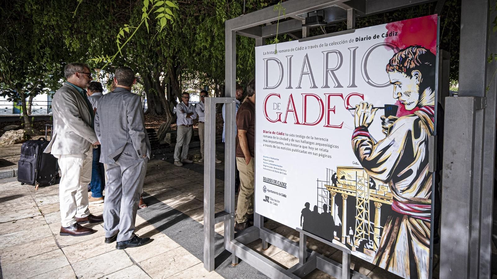 Panel inicial de la exposición 'Diario de Gades', que se puede visitar en el Paseo de Canalejas de Cádiz.