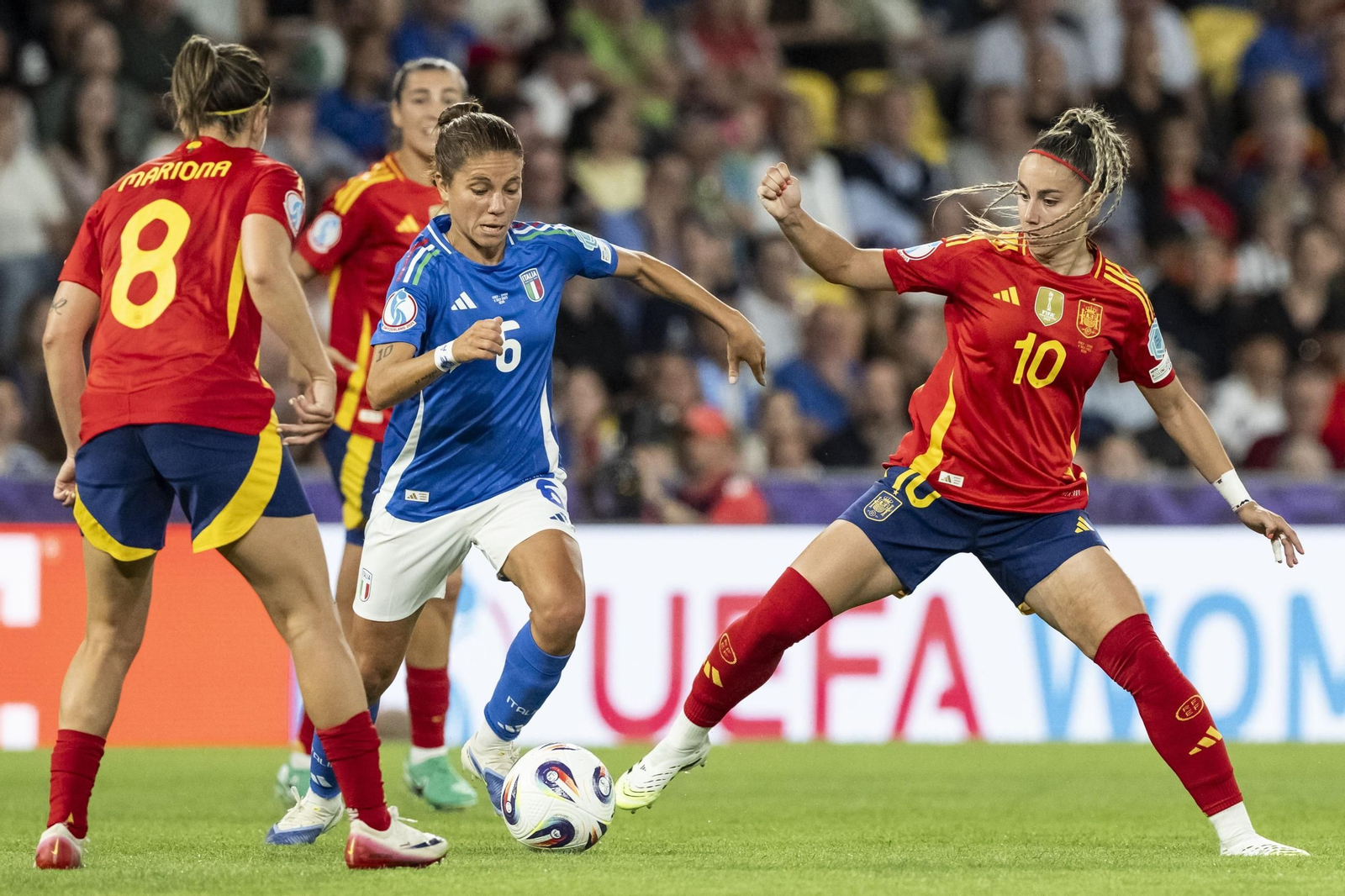 Las fotos del Italia - España de la Eurocopa femenina