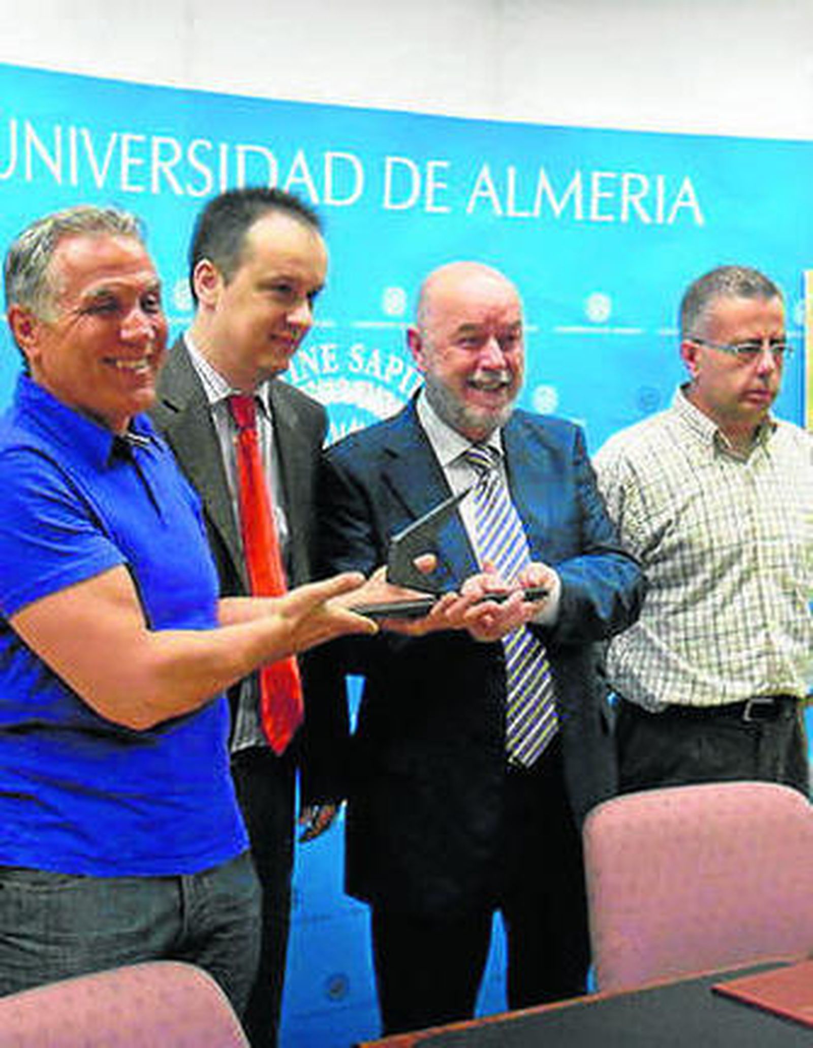 'Ingearte' ha diseñado el premio.