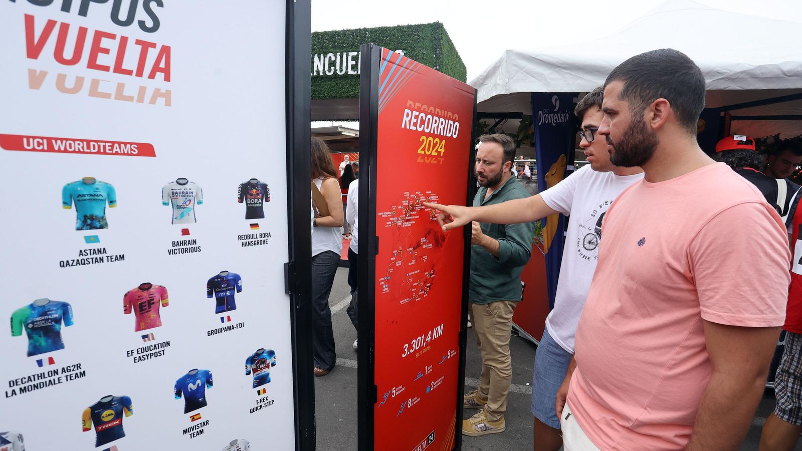 Así fue la salida de la Vuelta España desde Carrefour Sur en Jerez