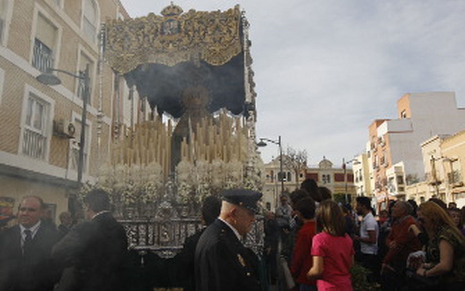 Elegancia Macarena en el coso de Vilches