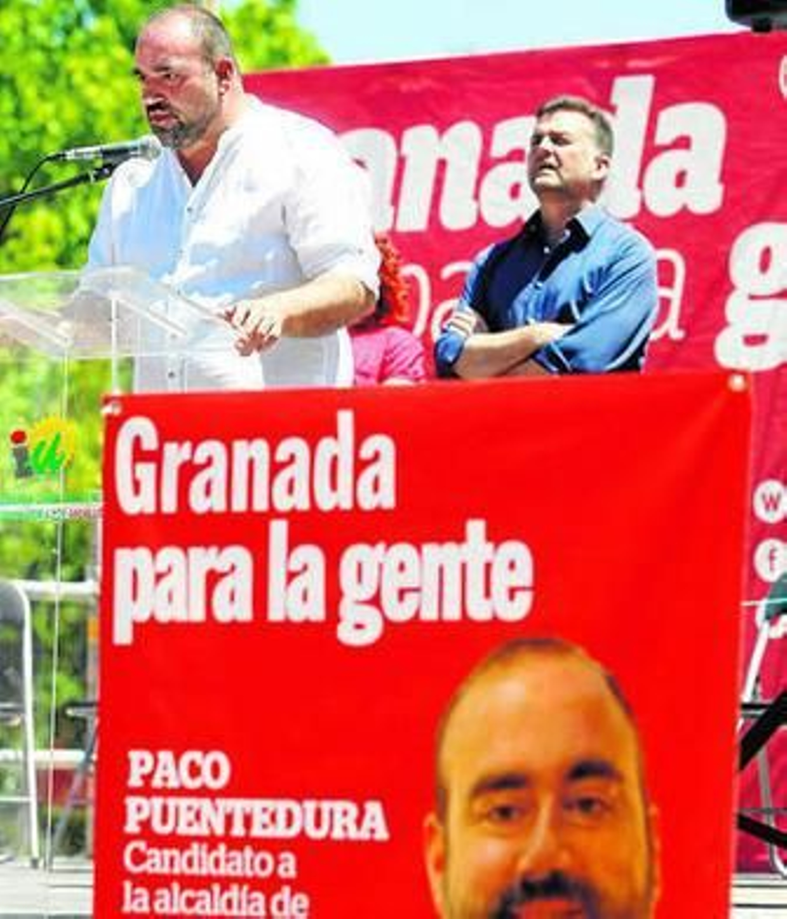 Puentedura en el mitin celebrado en el parque Carlos Cano junto a Antonio Maíllo.