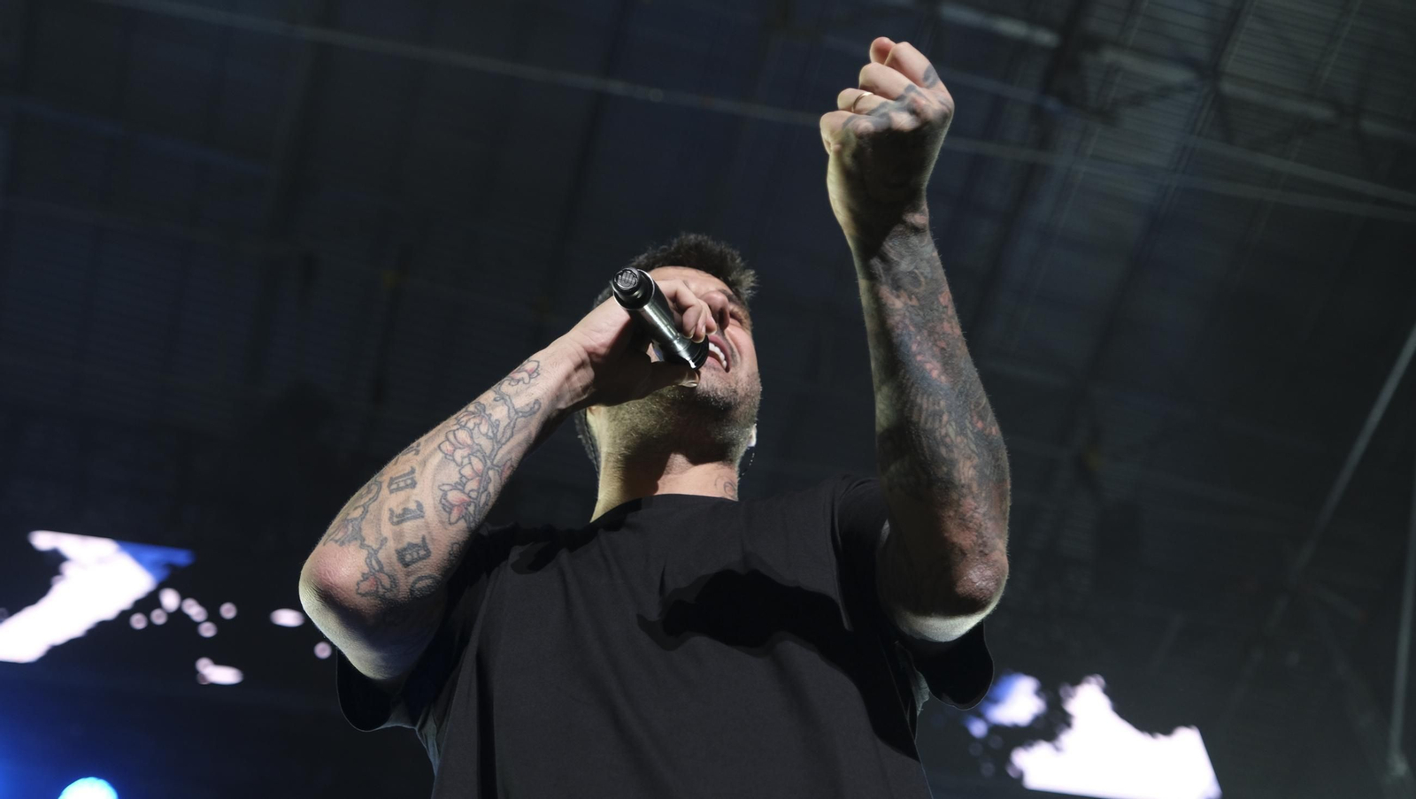 El concierto de Melendi llena de fans la Plaza de Toros de Almería, en imágenes